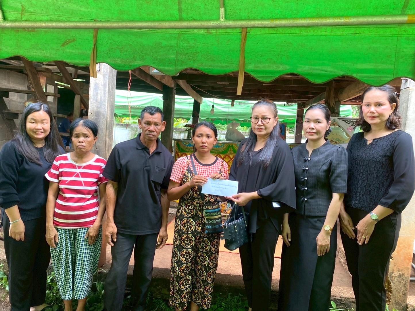 สพป.อุดรธานี เขต 3 เยี่ยมให้กำลังใจและมอบเงินช่วยเหลือครอบครัวของนักเรียนโรงเรียนบ้านฝาง อำเภอบ้านดุง ที่เสียชีวิต จากโครงการ “น้ำใจล้นหลาม ลูก ๆ อุดรธานี 3 อิ่มอุ่น”