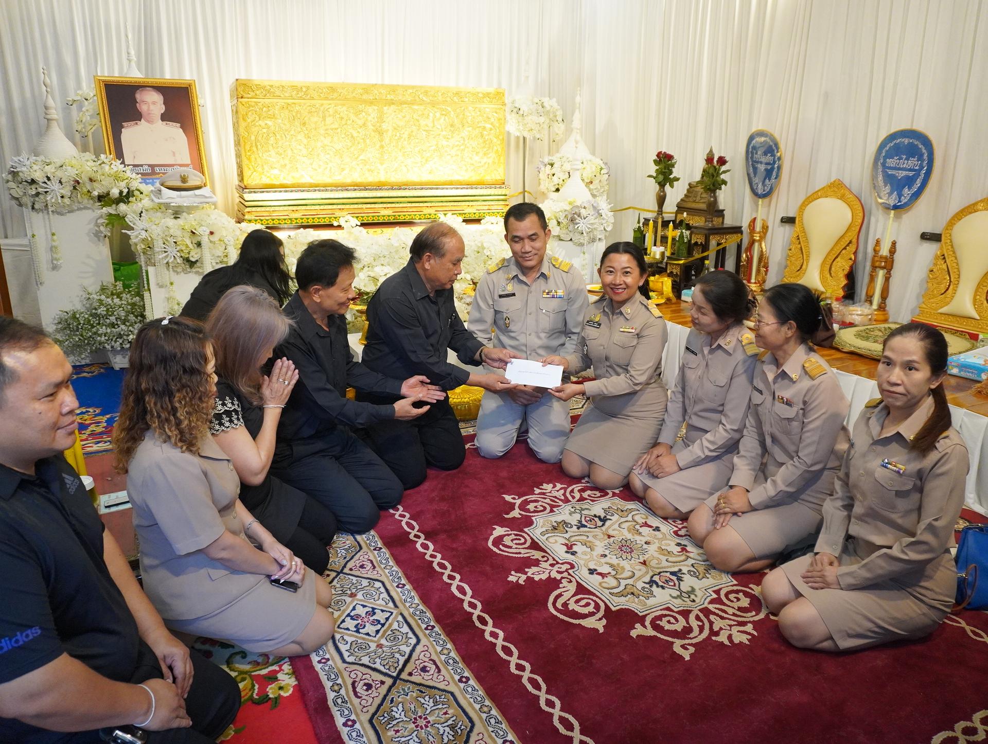 งานสวดพระอภิธรรมศพ คุณพ่อสมัย เหมะธุลินทร์ (พ่อตา) ของ นายนิคม ผิวนวล อดีตรองผู้อำนวยการสำนักงานเขตพื้นที่การศึกษาประถมศึกษาอุดรธานี เขต 3