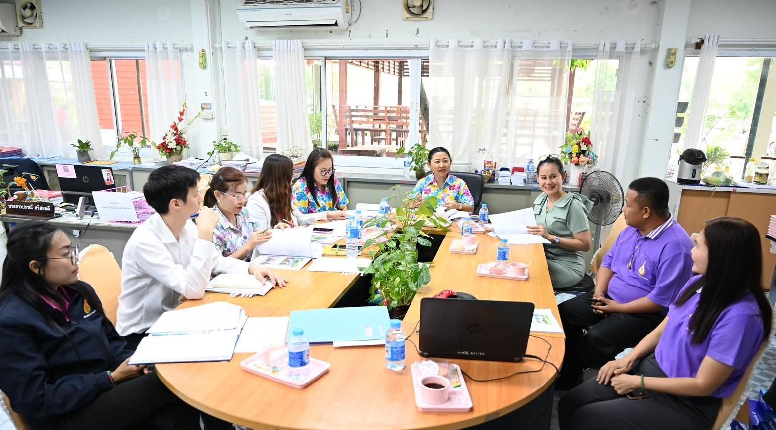 LINE_ALBUM_ประชุมพิจารณาคัดเลือกทุนอิ่มนี้เพื่อ_250408_17.jpg