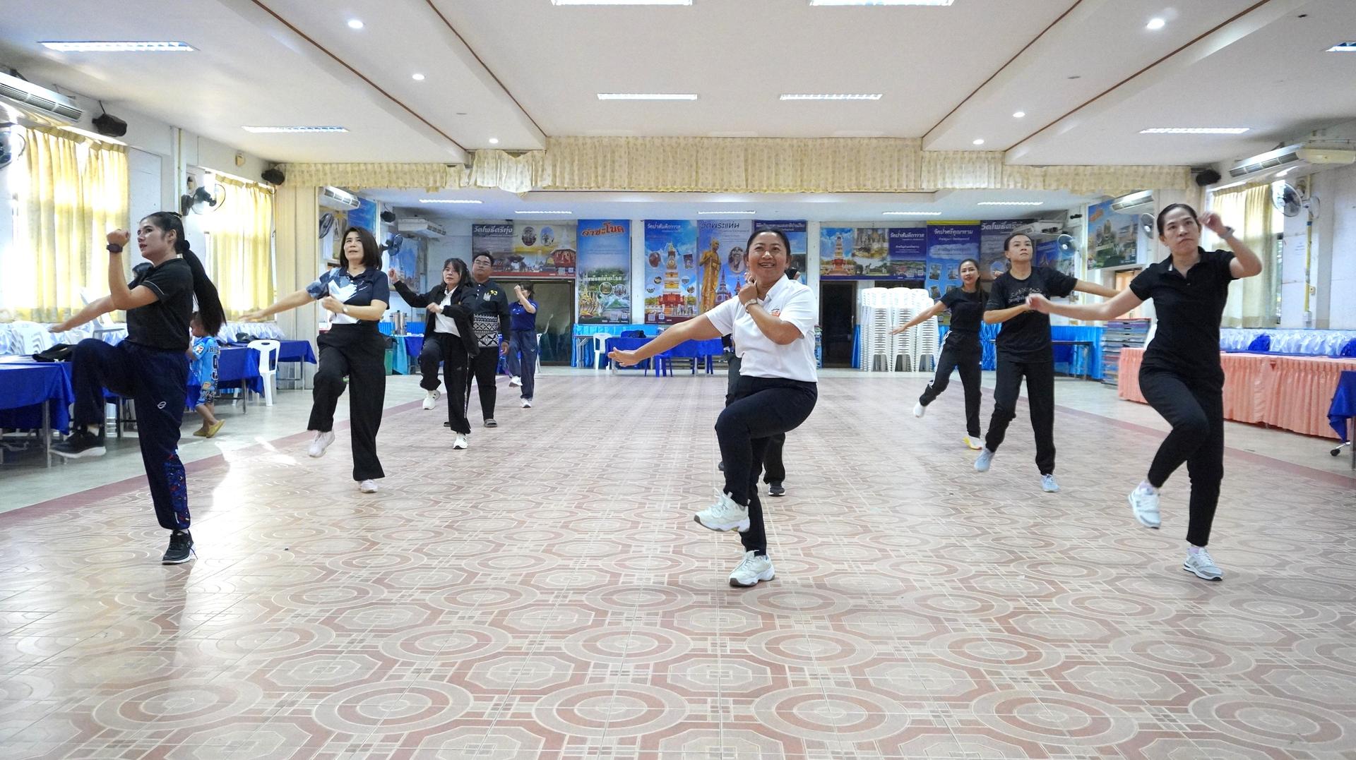 สพป.อุดรธานี เขต 3 จัดกิจกรรมส่งเสริมการออกกำลังกายเพื่อสุขภาพของบุคลากรสำนักงานเขตพื้นที่การศึกษา (เต้นแอโรบิก)