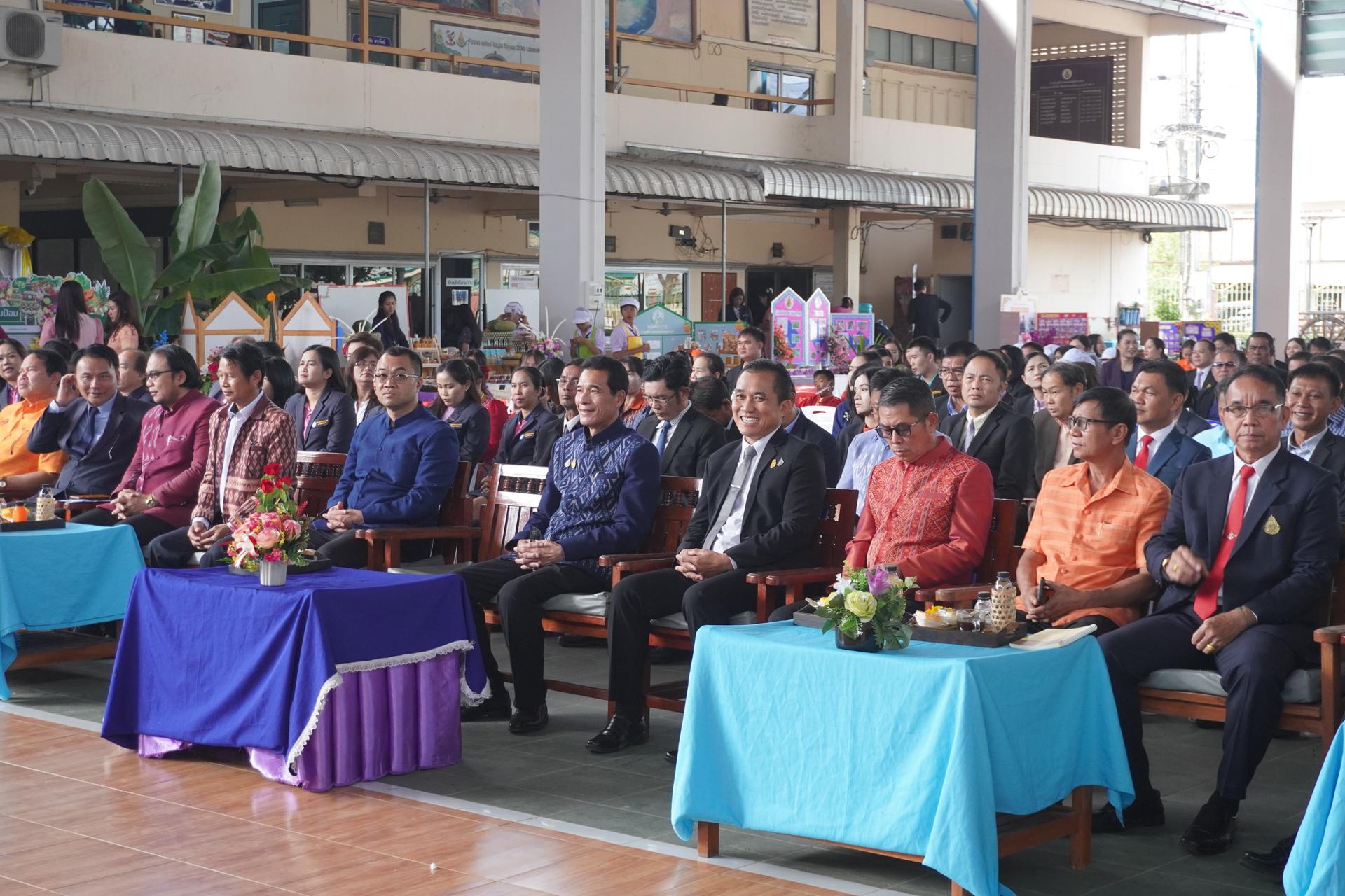 การแข่งขันงานศิลปหัตถกรรมนักเรียน ครั้งที่ 71 ระดับเขตพื้นที่การศึกษา ปีการศึกษา 2566 “เด็กอุดร 3 เรียนดี มีความสุข” สำนักงานเขตพื้นที่การศึกษาประถมศึกษาอุดรธานี เขต 3