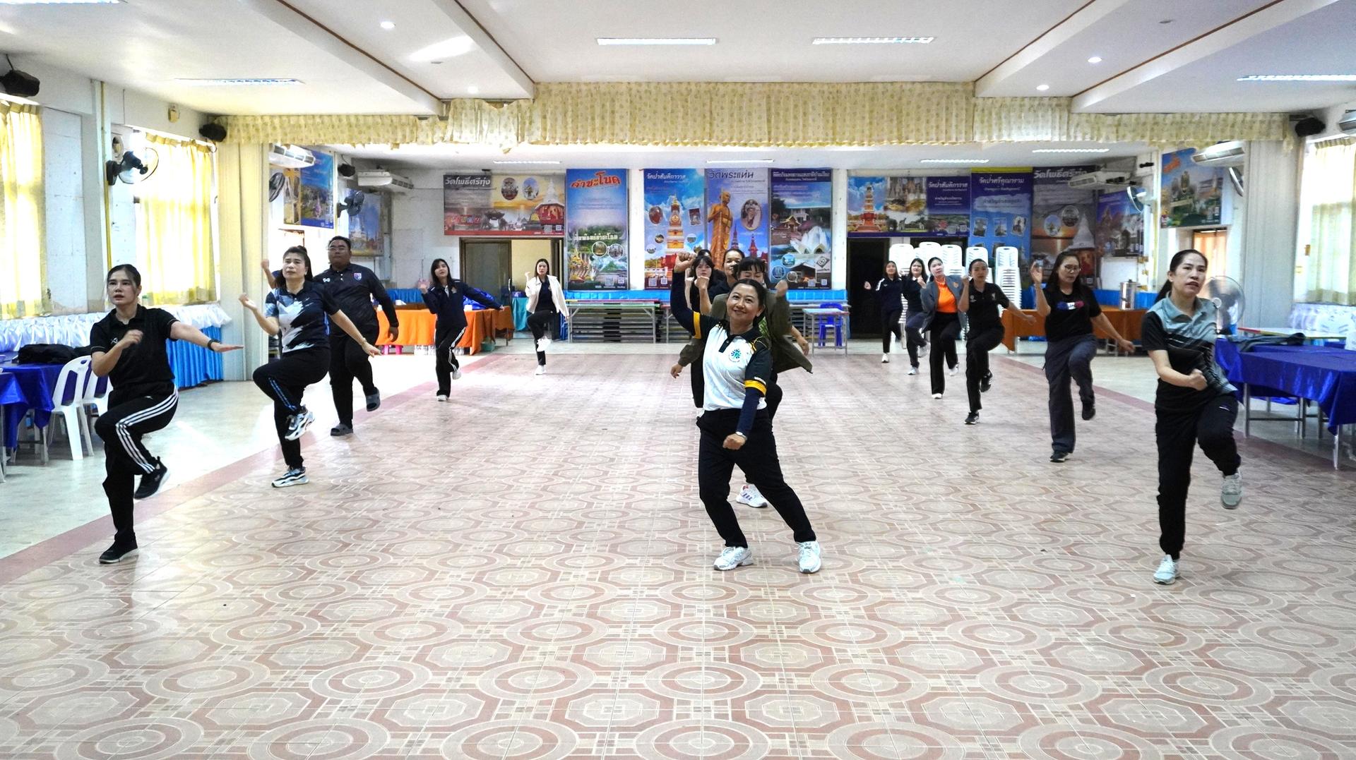 สพป.อุดรธานี เขต 3 จัดกิจกรรมส่งเสริมการออกกำลังกายเพื่อสุขภาพของบุคลากรสำนักงานเขตพื้นที่การศึกษา (เต้นแอโรบิก)