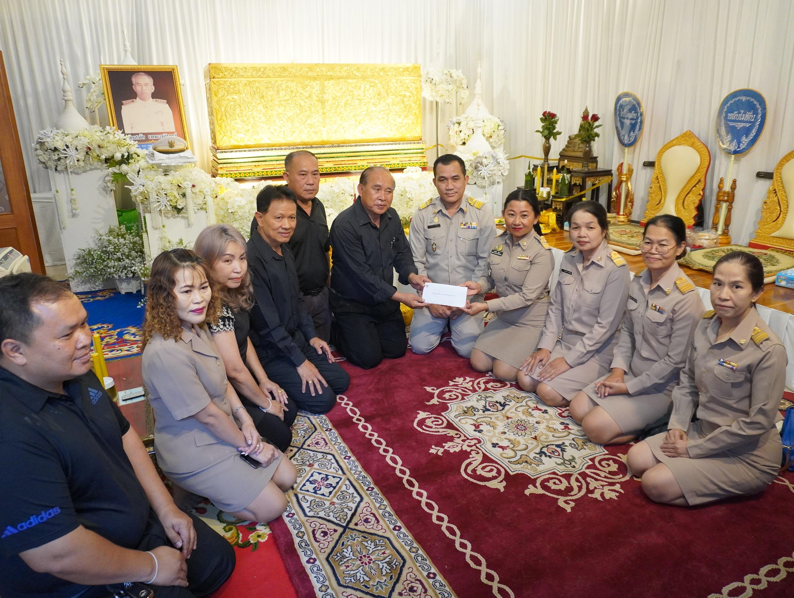 งานสวดพระอภิธรรมศพ คุณพ่อสมัย เหมะธุลินทร์ (พ่อตา) ของ นายนิคม ผิวนวล อดีตรองผู้อำนวยการสำนักงานเขตพื้นที่การศึกษาประถมศึกษาอุดรธานี เขต 3