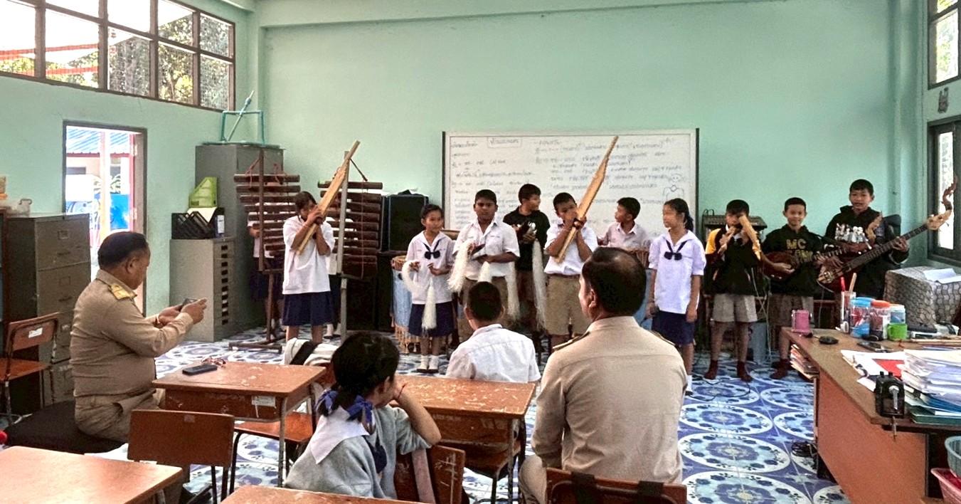 LINE_ALBUM_ตรวจเยี่ยม รร บ้านโคกมุ่นเหล่าสวรรค์_251124_2.jpg