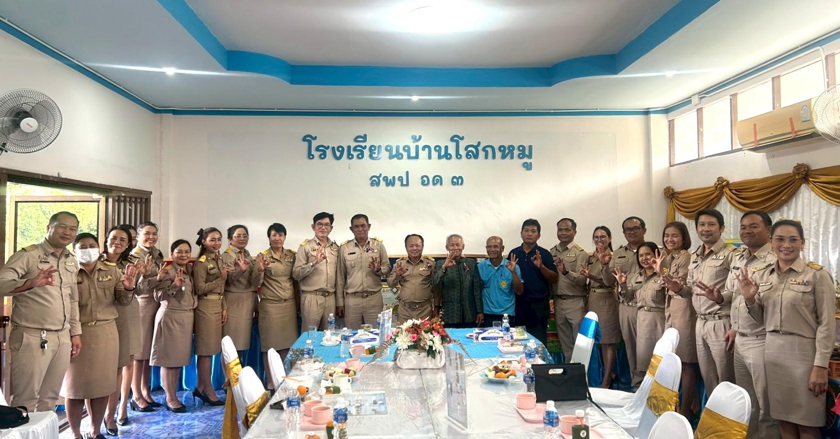 LINE_ALBUM_ประเมินสัมฤทธิผล ผอ รร ครั้งที่ 2 รร บ้า_251208_48.jpg