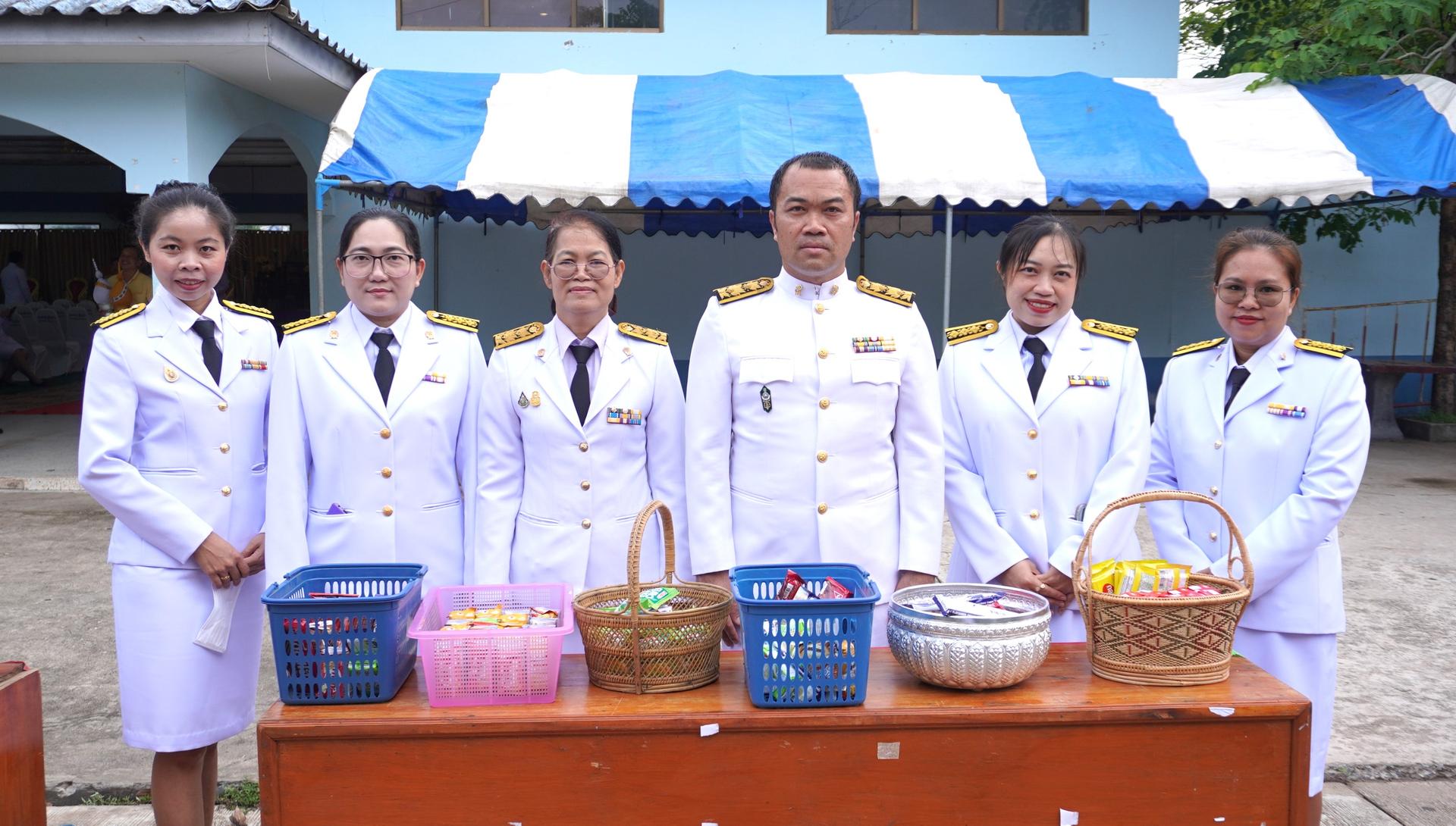 สพป.อุดรธานี เขต 3 เข้าร่วมพิธีเจริญพระพุทธมนต์และทำบุญตักบาตรถวายเป็นพระราชกุศล เนื่องในโอกาสวันเฉลิมพระชนมพรรษา สมเด็จพระนางเจ้า ฯ พระบรมราชินี 3 มิถุนายน 2568