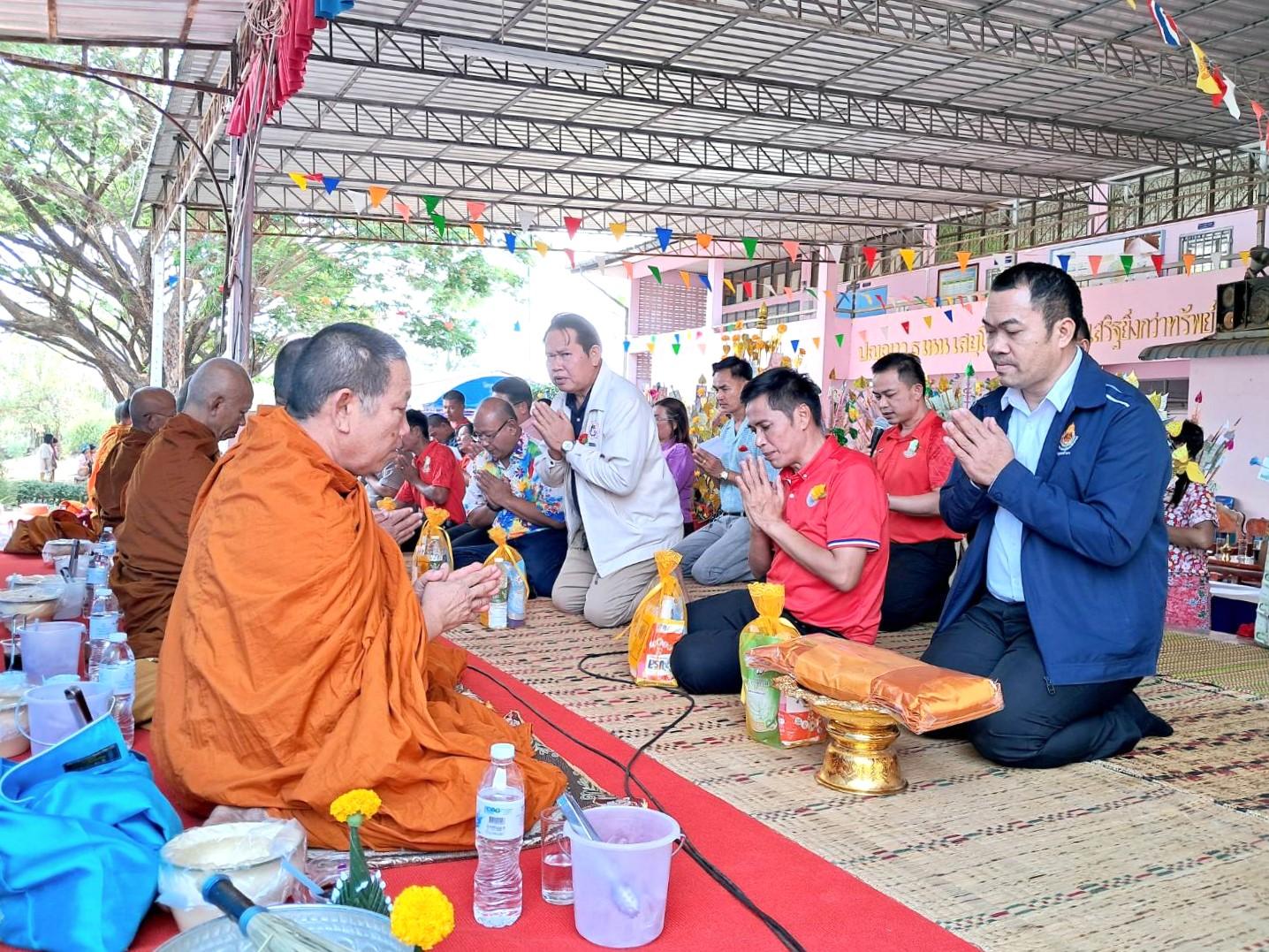 สพป.อุดรธานี เขต 3 เข้าร่วมงานผ้าป่าเพื่อการศึกษา โรงเรียนบ้านนาทม อำเภอทุ่งฝน จังหวัดอุดรธานี