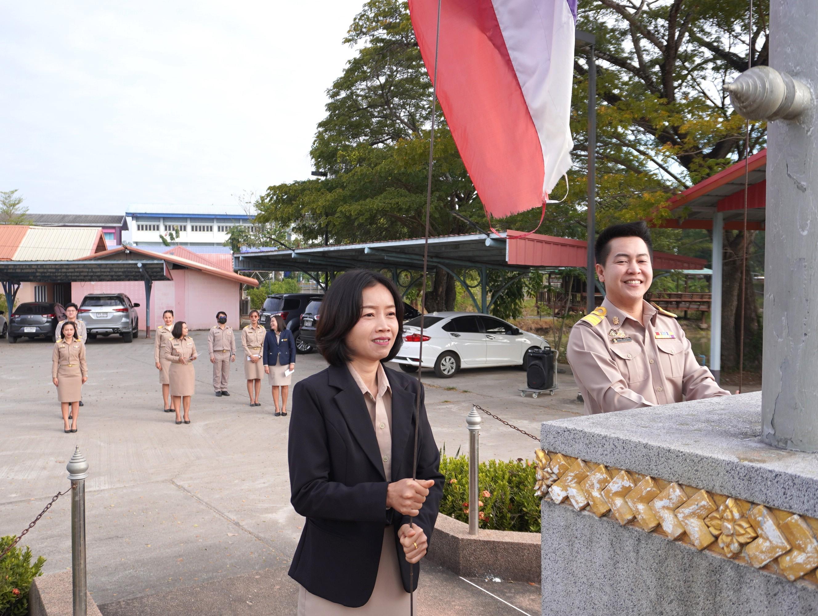 สพป.อุดรธานี เขต 3 จัดกิจกรรมเข้าแถวเคารพธงชาติ สวดมนต์ไหว้พระ กล่าวคำปฏิญญาการดำเนินงานเขตสุจริต ประจำเดือนธันวาคม 2567