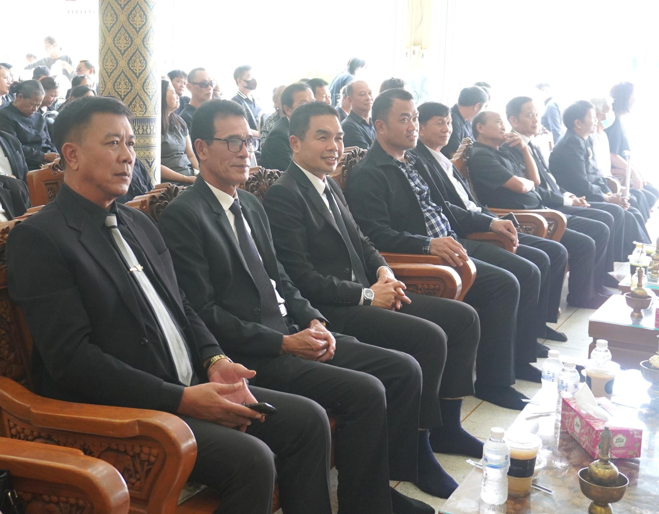 สพป.อุดรธานี เขต 3 ร่วมงานสวดมาติกา ทอดผ้าบังสุกุล และประชุมเพลิง มารดาของ นายวัชพล วิทยากร ผู้อำนวยการโรงเรียนร่มเกล้า 2 ประธานกลุ่มโรงเรียนไชยวาน