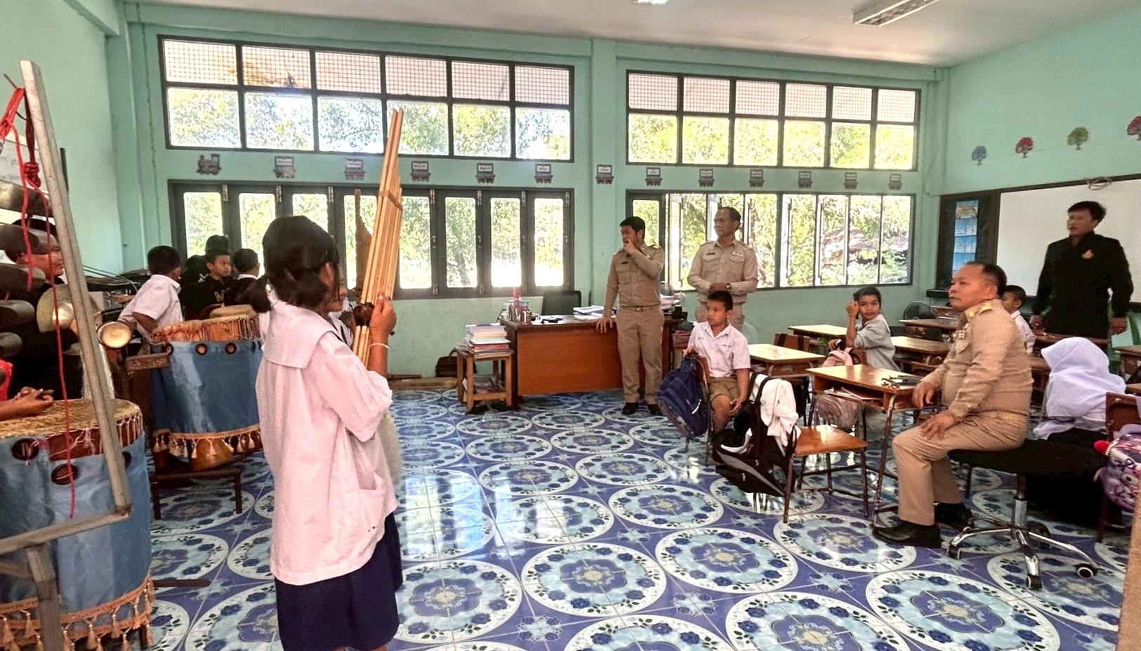 LINE_ALBUM_ตรวจเยี่ยม รร บ้านโคกมุ่นเหล่าสวรรค์_251124_3.jpg