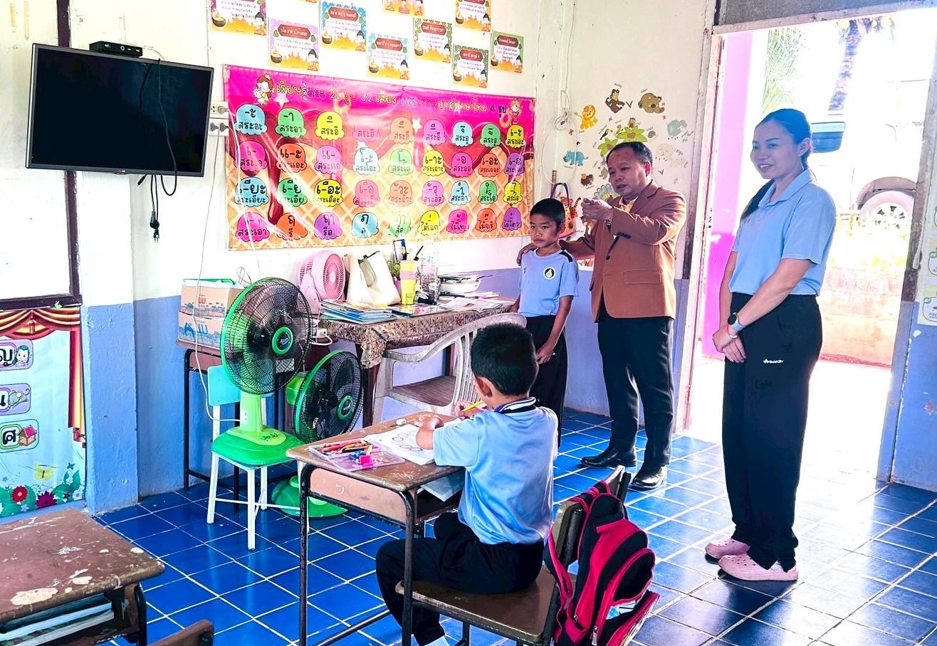 ผอ.สพป.อุดรธานี เขต 3 ลงพื้นที่ตรวจเยี่ยมโรงเรียนในสังกัด ขับเคลื่อนนโยบายพัฒนาคุณภาพการศึกษา “เรียนดี มีคุณธรรม”
