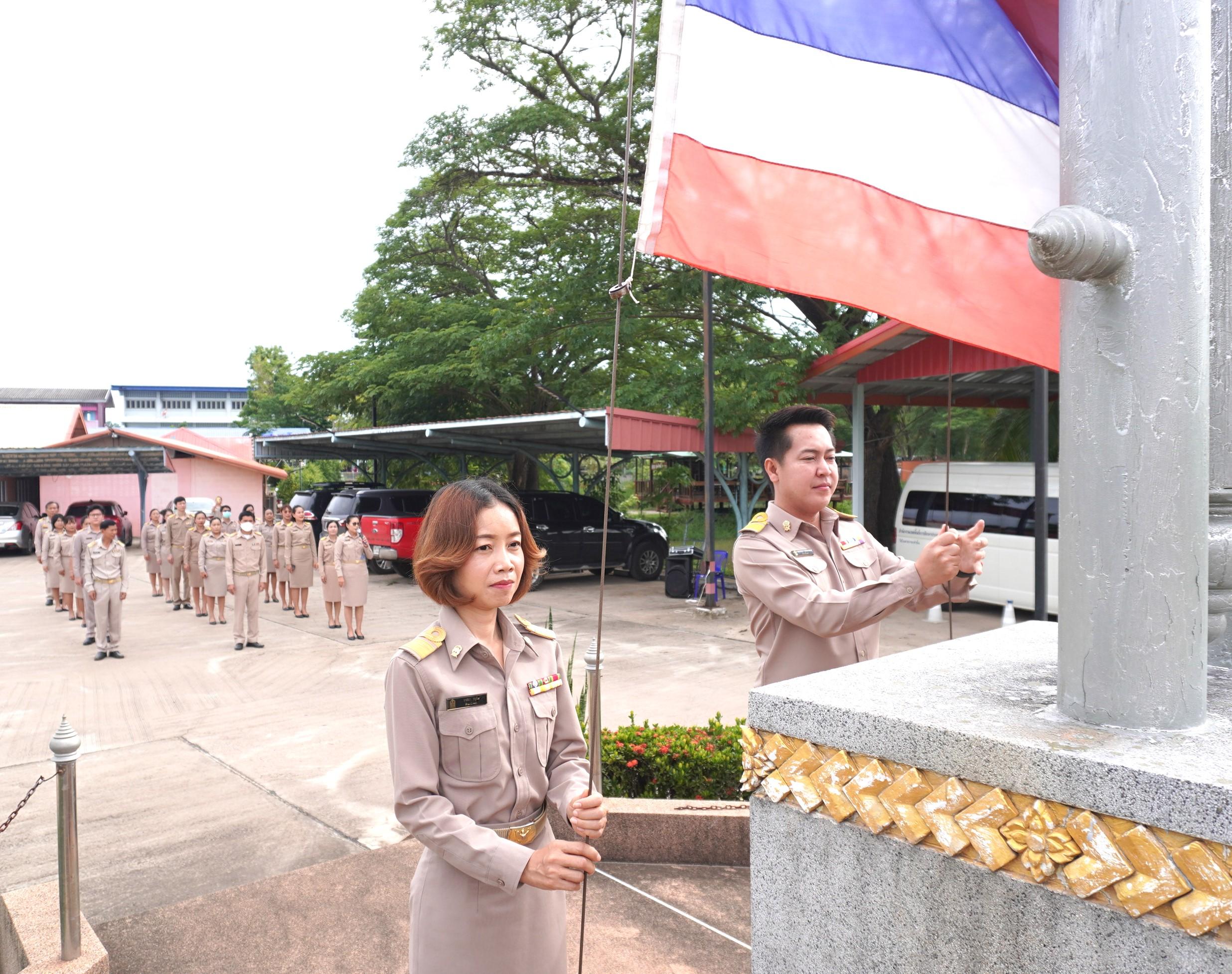 การจัดกิจกรรมเข้าแถวเคารพธงชาติ สวดมนต์ไหว้พระ กล่าวคำปฏิญญาการดำเนินงานเขตสุจริต ประจำเดือนพฤษภาคม 2567