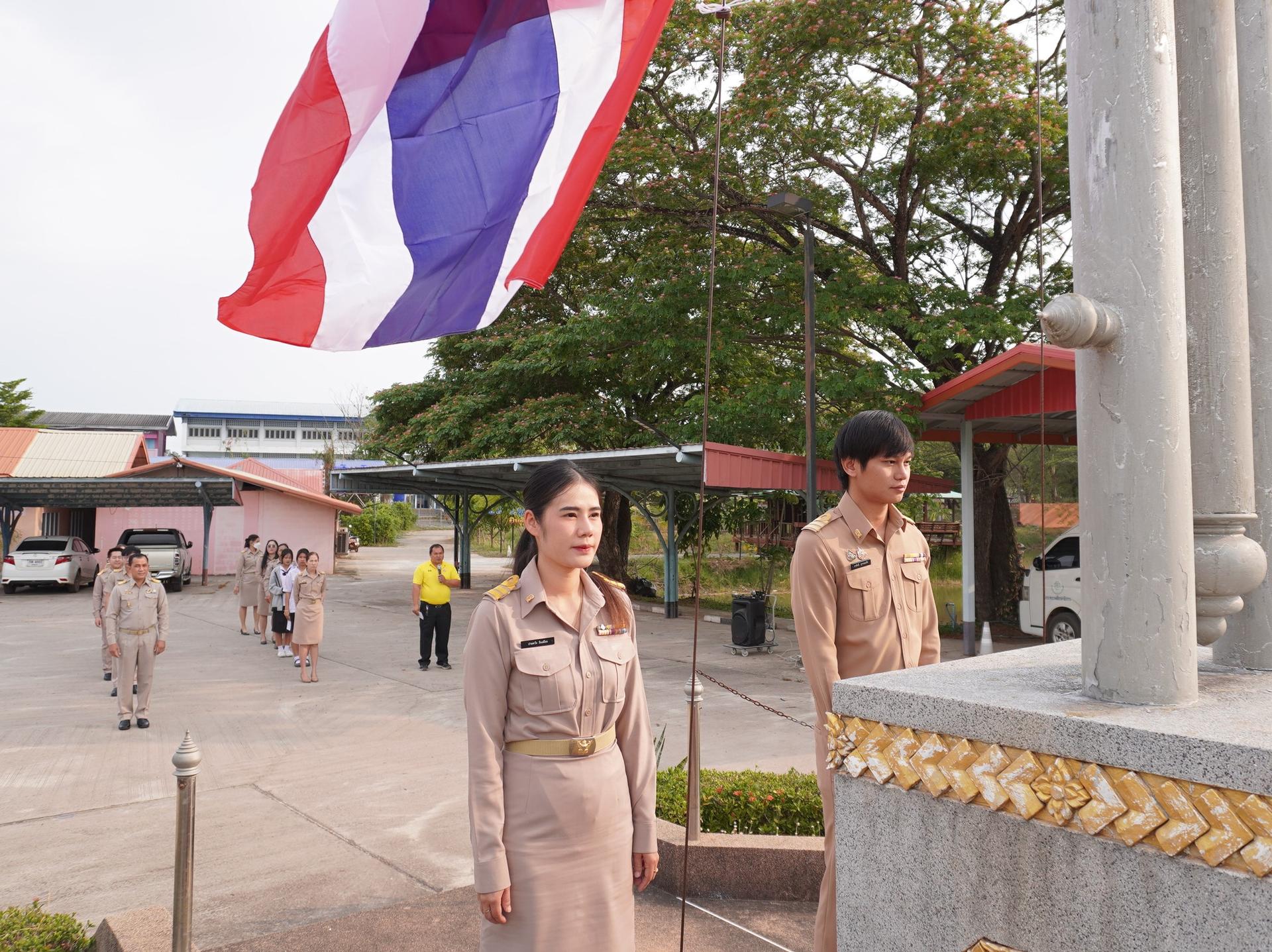 สพป.อุดรธานี เขต 3 จัดกิจกรรมเข้าแถวเคารพธงชาติ สวดมนต์ไหว้พระ กล่าวคำปฏิญญาการดำเนินงานเขตสุจริต ประจำเดือนมีนาคม 2568
