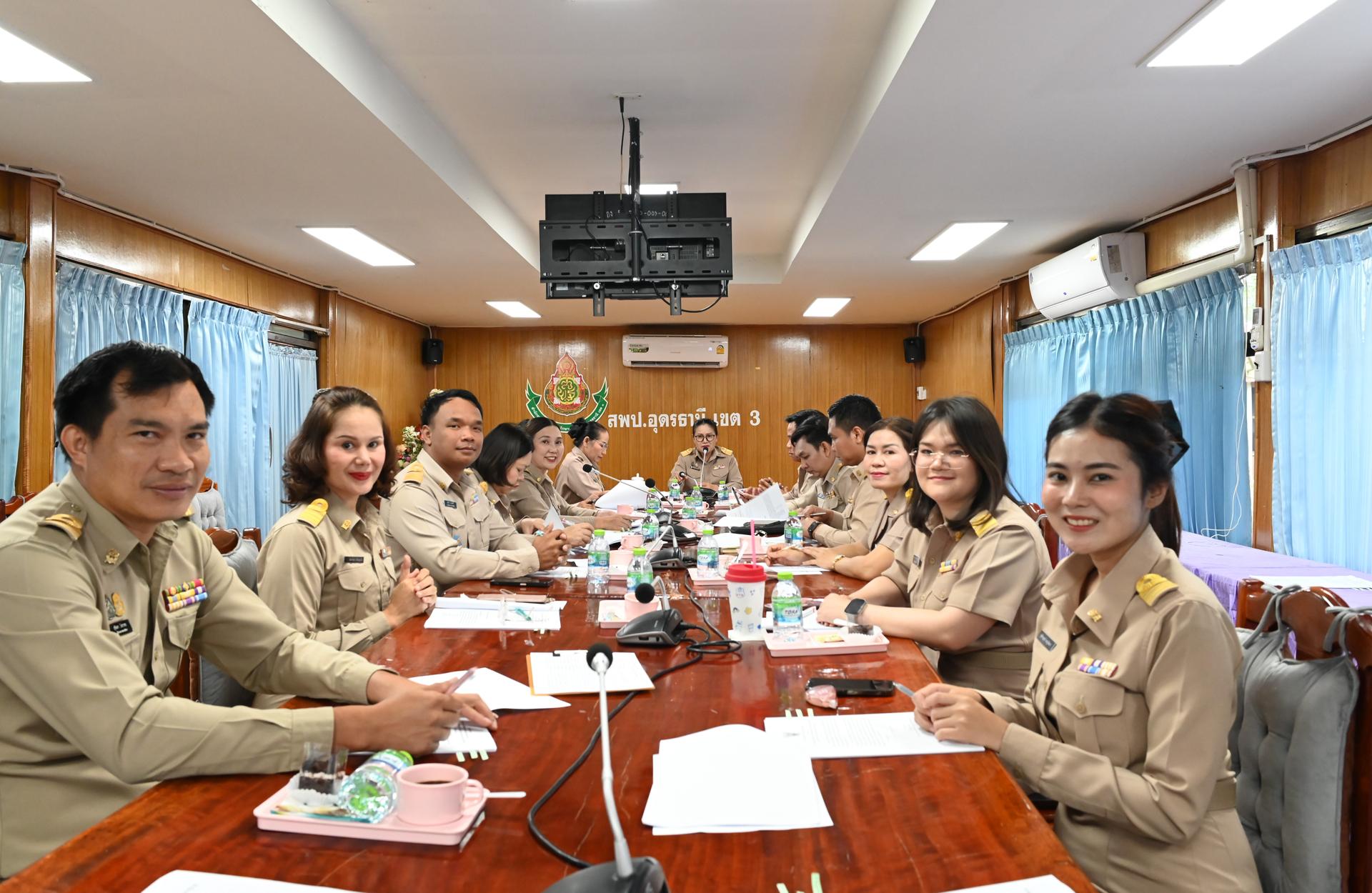 สพป.อุดรธานี เขต 3 จัดการประชุมพนักงานเจ้าหน้าที่ส่งเสริมความประพฤตินักเรียนและนักศึกษา เพื่อเตรียมความพร้อมลงพื้นที่และเฝ้าระวังเหตุในช่วงเทศกาลวันลอยกระทง ประจำปี 2568 