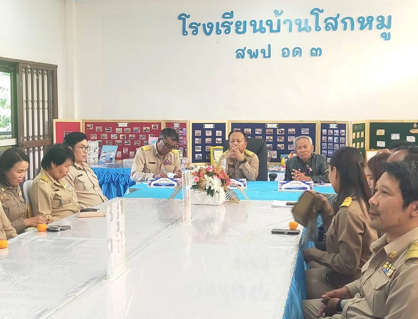 LINE_ALBUM_ประเมินสัมฤทธิผล ผอ รร ครั้งที่ 2 รร บ้า_251208_40.jpg