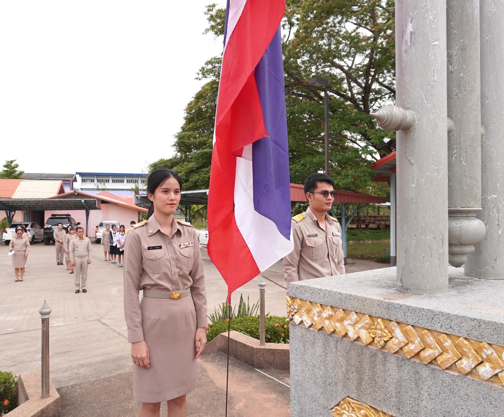 สพป.อุดรธานี เขต 3 จัดกิจกรรมเข้าแถวเคารพธงชาติ สวดมนต์ไหว้พระ กล่าวคำปฏิญญาการดำเนินงานเขตสุจริต ประจำเดือนมีนาคม 2568