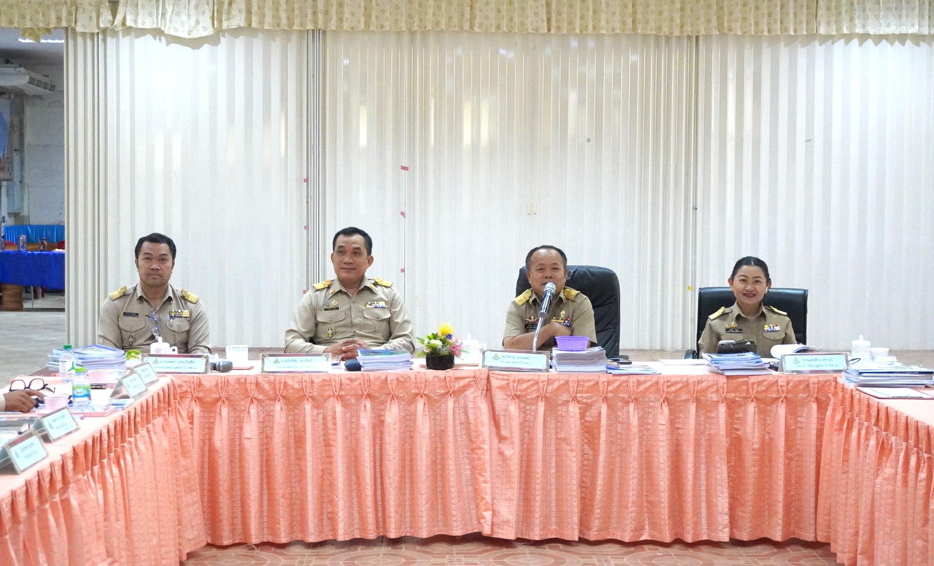 สพป.อุดรธานี เขต 3 ดำเนินการเก็บรวบรวมและตรวจสอบข้อมูลผลการปฏิบัติงานของผู้บริหารสถานศึกษา ที่ปฏิบัติหน้าที่ประธานกลุ่มโรงเรียน เพื่อประกอบการพิจารณาเลื่อนเงินเดือนผู้บริหารสถานศึกษา ครั้งที่