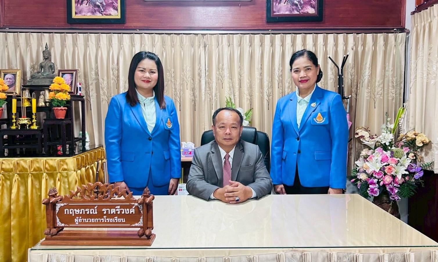 ผอ.สพป.อุดรธานี เขต 3 ลงพื้นที่ตรวจเยี่ยมโรงเรียนในสังกัด มอบนโยบายการขับเคลื่อนคุณภาพการศึกษา “เรียนดี มีคุณธรรม”