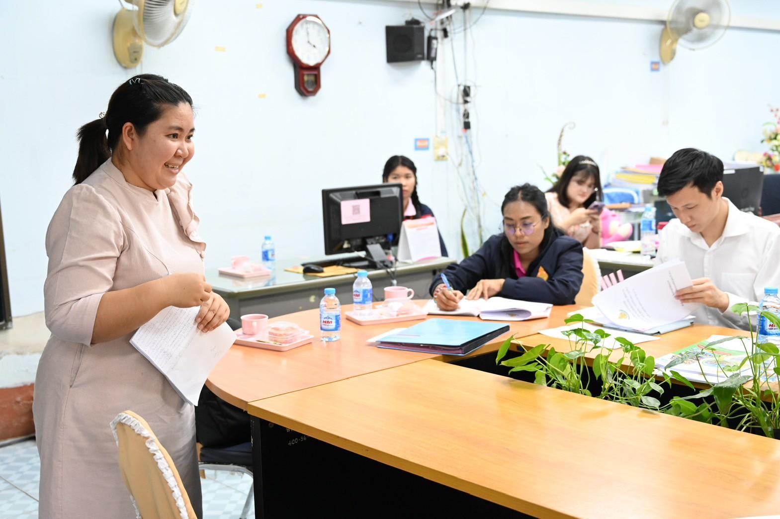 LINE_ALBUM_ประชุมพิจารณาคัดเลือกทุนอิ่มนี้เพื่อ_250408_72.jpg