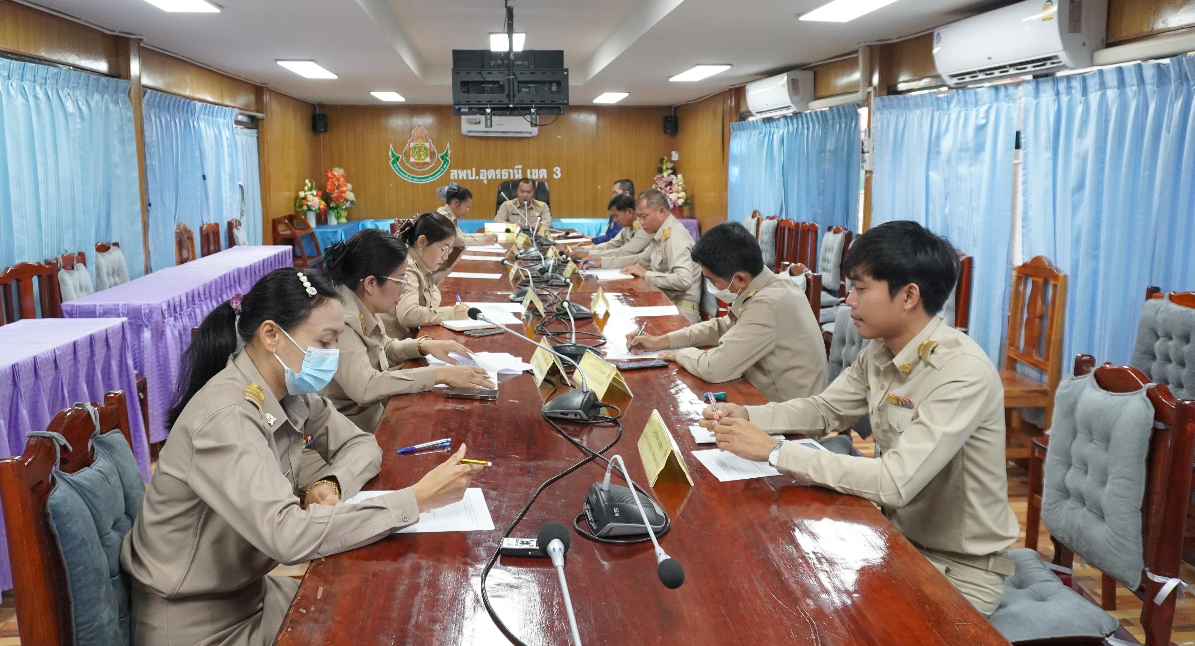 การประชุมคณะกรรมการบริหารสำนักงานเขตพื้นที่การศึกษาประถมศึกษาอุดรธานี เขต 3 ด้วยกระบวนการชุมชนแห่งการเรียนรู้ทางวิชาชีพ (Professional Learning Community : PLC) ครั้งที่ 2/2567