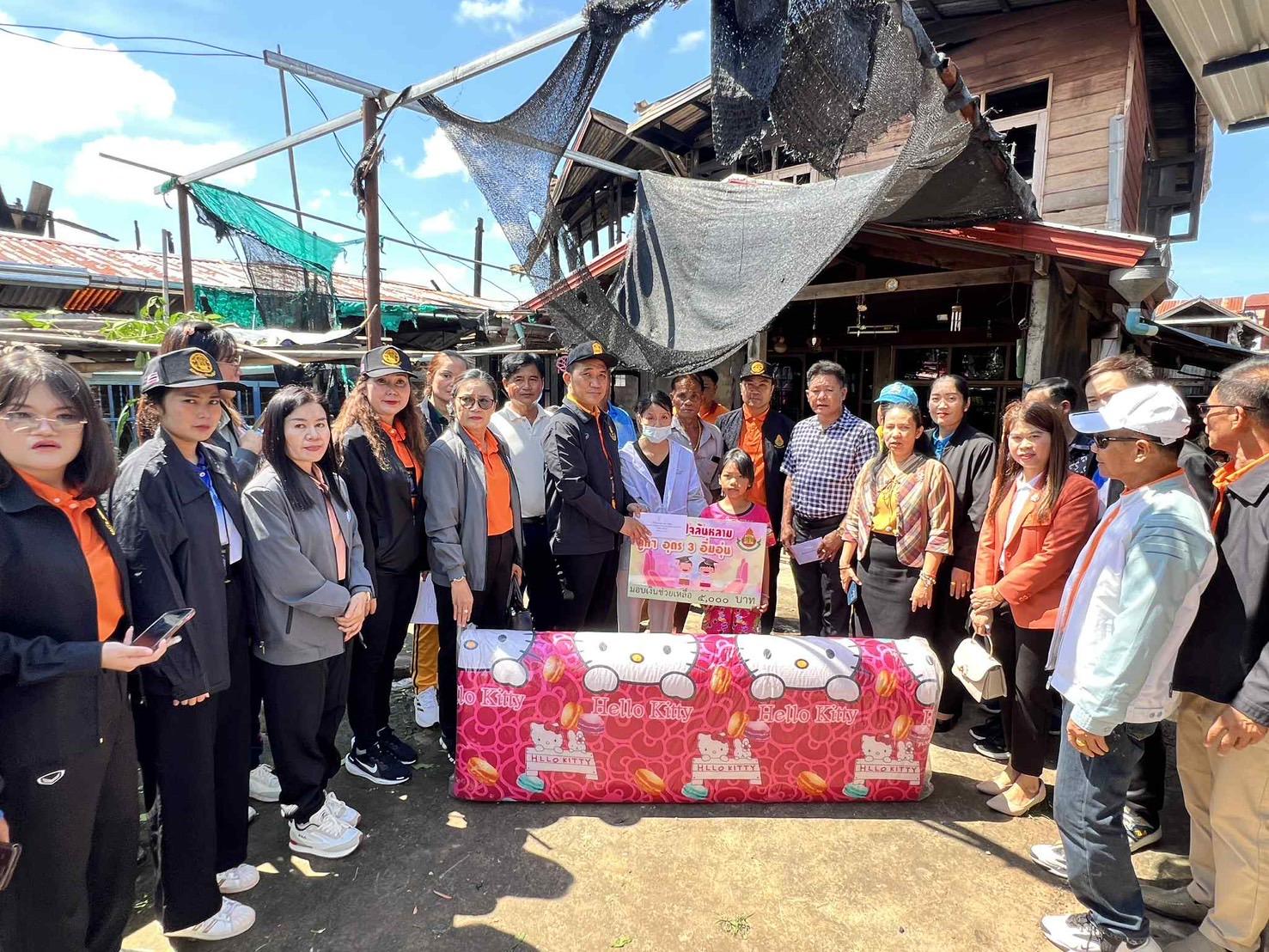 สพป.อุดรธานี เขต 3 ลงพื้นที่เยี่ยมบ้านของนักเรียนที่ประสบอัคคีภัย โรงเรียนบ้านหันน้อย อำเภอหนองหาน จังหวัดอุดรธานี