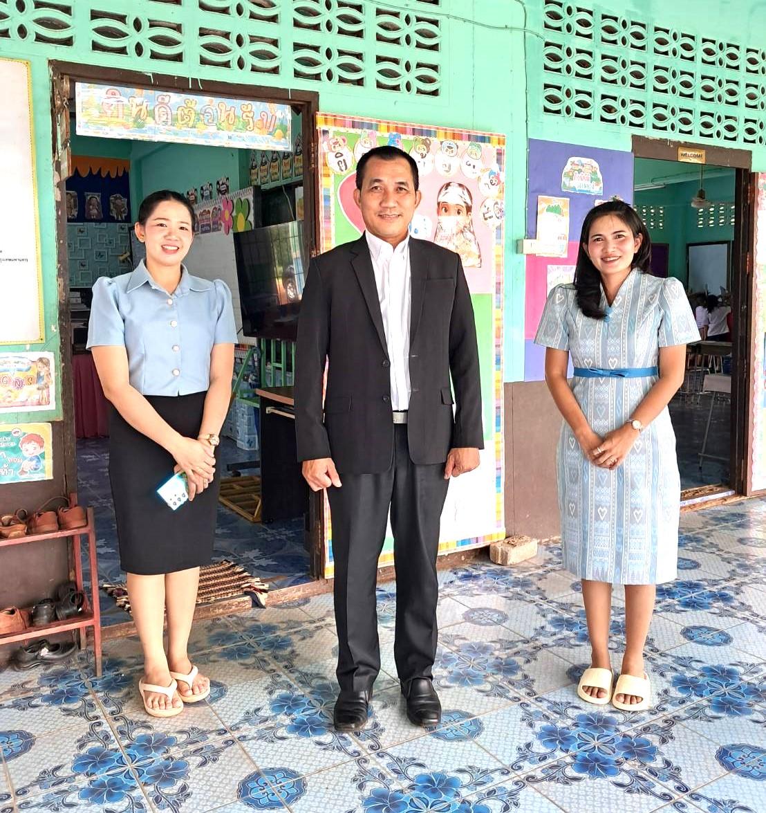 รอง ผอ.สพป.อุดรธานี เขต 3 ลงพื้นที่ตรวจเยี่ยมโรงเรียนในสังกัด ขับเคลื่อนนโยบายพัฒนาคุณภาพการศึกษา “เรียนดี มีคุณธรรม”