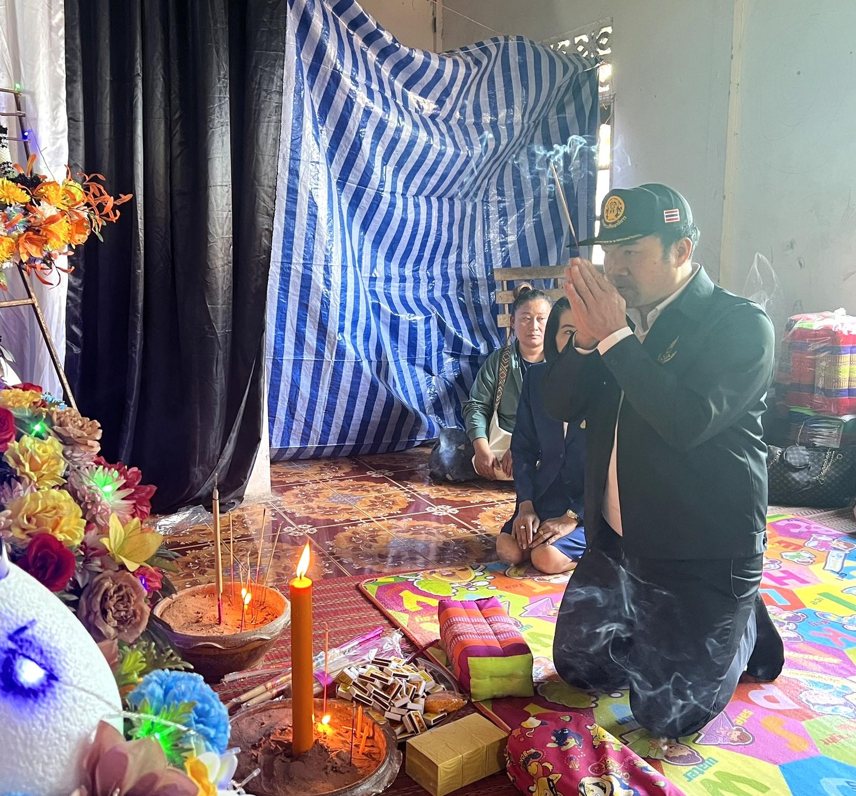 สพป.อุดรธานี เขต 3 เยี่ยมให้กำลังใจและมอบเงินช่วยเหลือครอบครัวของนักเรียนโรงเรียนบ้านคำน้ำทิพย์ อำเภอไชยวาน ที่เสียชีวิต จากโครงการ “น้ำใจล้นหลาม ลูก ๆ อุดรธานี 3 อิ่มอุ่น”